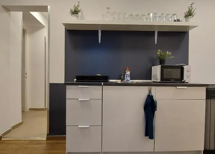 K21 Party Apartment Hotel With Inhouse Ruin Pub