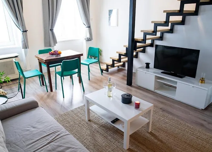 Studio Apartment Next To Famous Party House A38