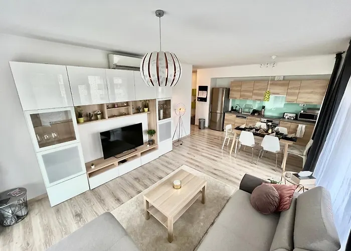 Diamond Apartments - 3 Bedroom, Luxurious Apartment In The Heart Of The City