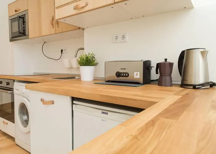 Central Danube 3Br, 2 Bathr Quiet Apt At Market Hall