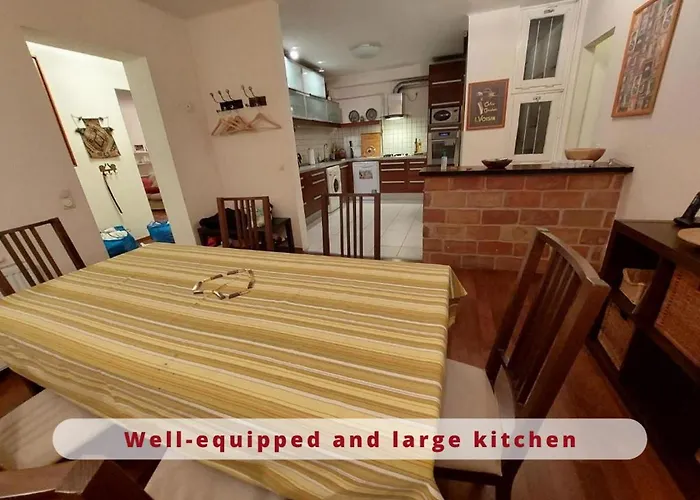 Queen Zita Apt 130 M2 Near Chain Bridge