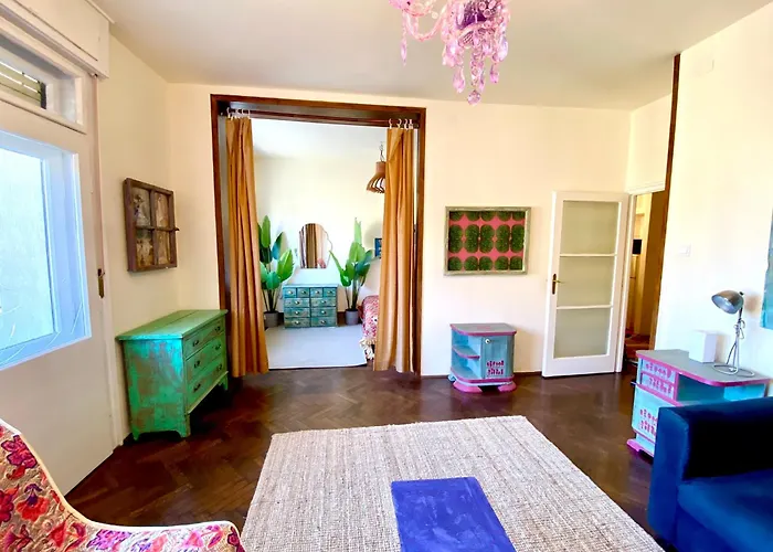 Lovely Cosy Art Flat