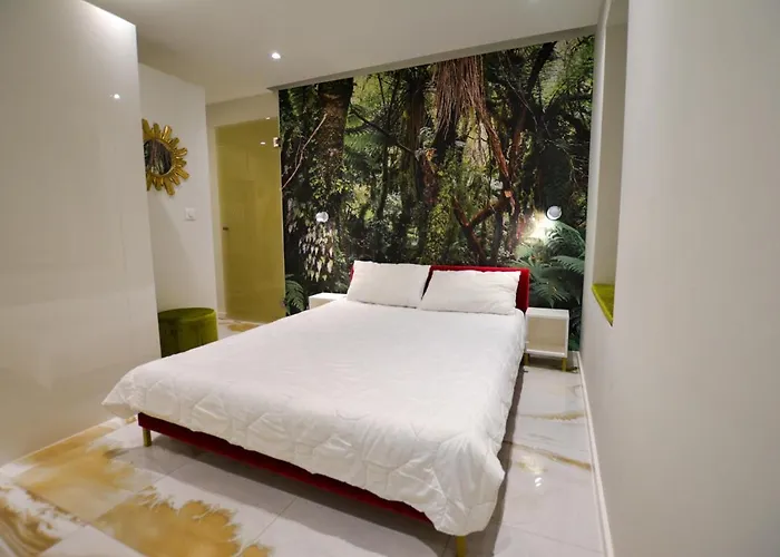Lion\'S Den Deluxe Studio