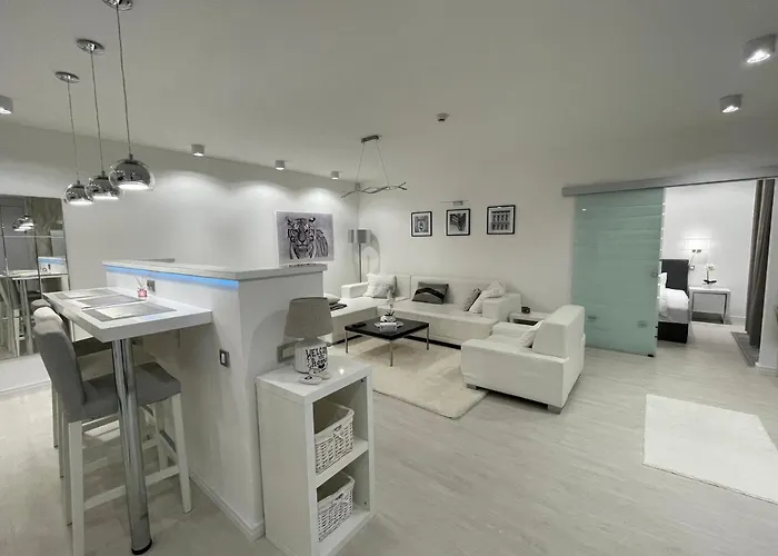 Lovely New Apartment By The Parliament