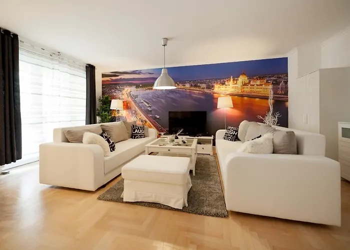 Gde Hollo Apartments