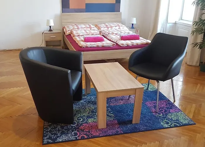 Gigantic Modern Apartment For Up To 10 Guests Next To Basilica!