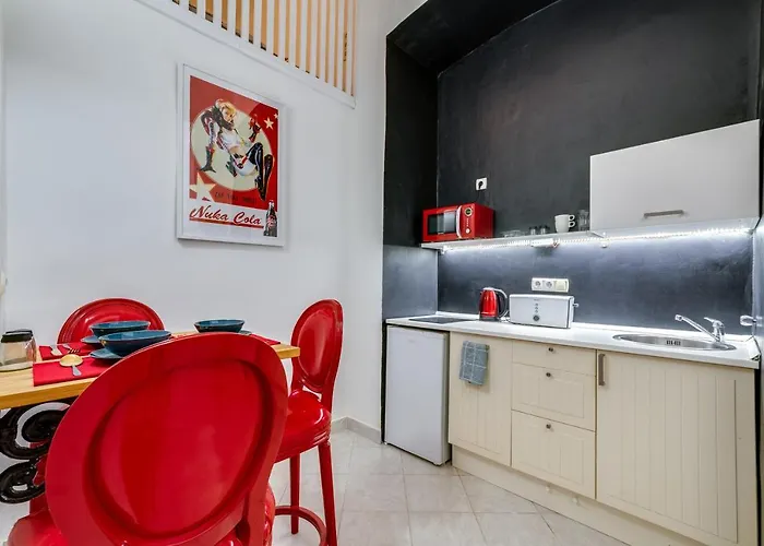 Little Cola Apartment In Dohany Street With Ac