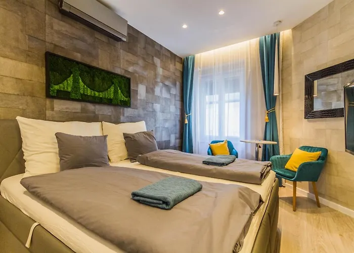 Chain Bridge Studio Apartment