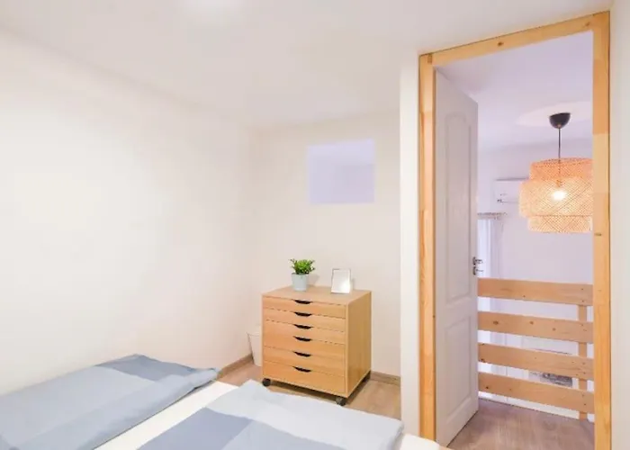 2 Bedroom Flat In Nyar Str., Boutique