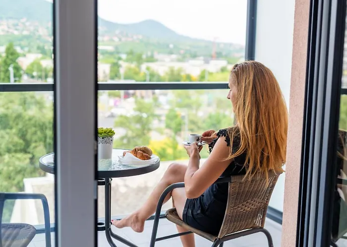 Sweet Home Apartman , 30Sqm Studio, Free Private Parking, Mountain View, Balcony, 20 Min From Downtown