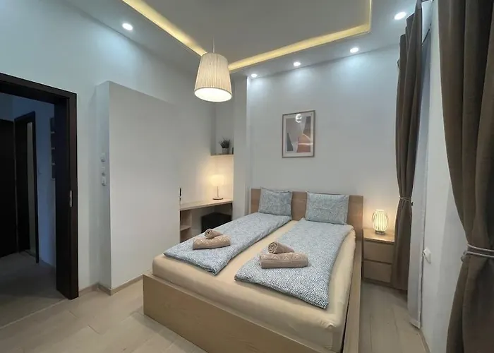 Szechenyi Renovated 2Br At Danube River