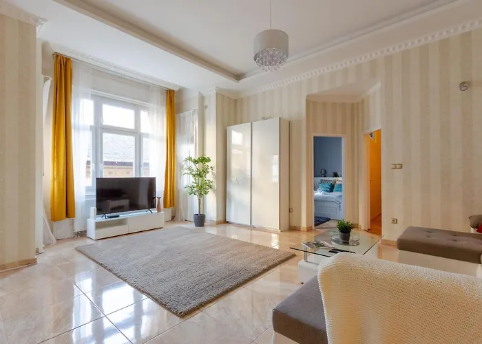 Luxury Downtown Home By Anna