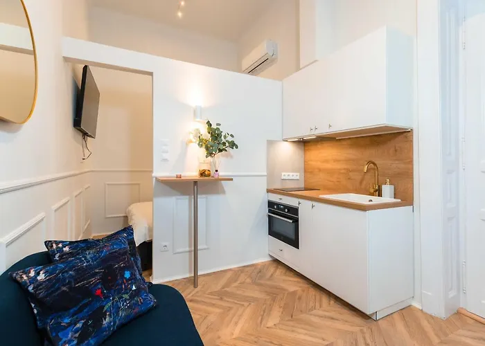 Charming Studio - In The Downtown