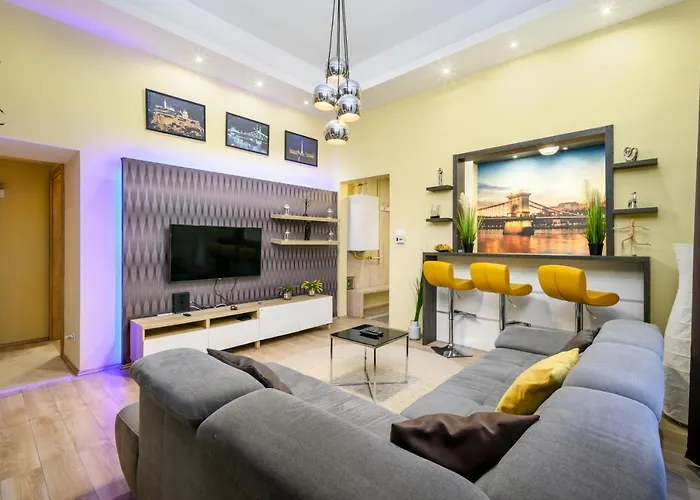 Downtown Deluxe-Two Bedroom Apartment With Sauna