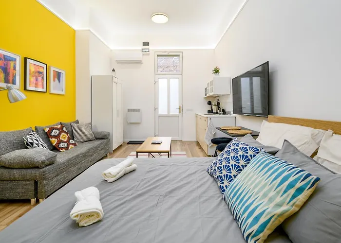 Stylish Yellow Suite In The Heart Of Budapest