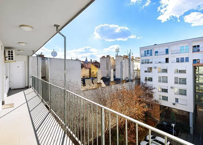 Lovely Apartment In City Centre For 4 Guests