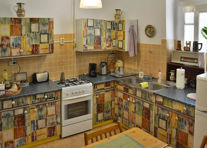 Cat And Co. Guesthouse