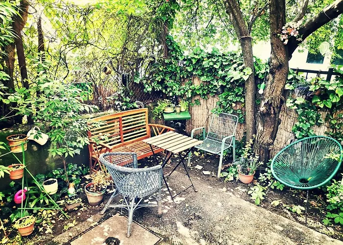 Flat In Historic Villa With Your Own Private Garden, Near City Park