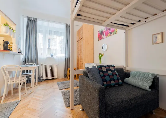 B24 Cosy Small Flat At Center