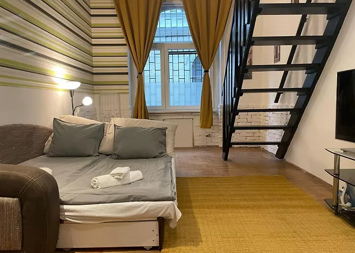 Hegedu 5 , Stylish Central Apartment