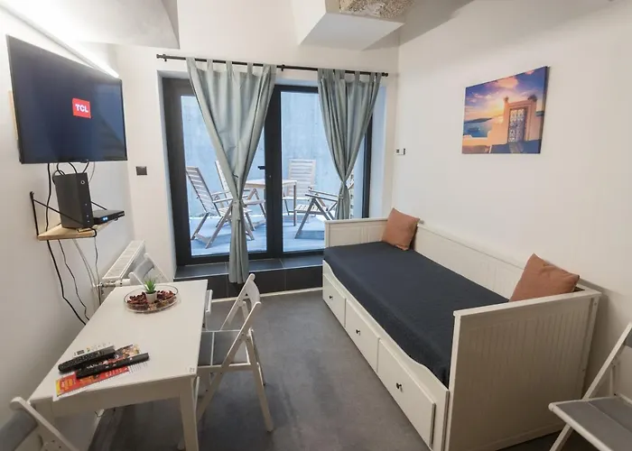 Peaceful Basement Apartment With Terrace & Free Gym