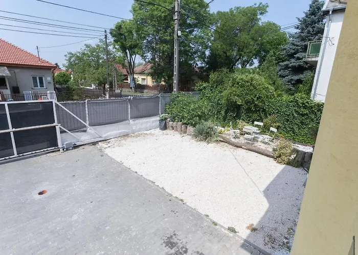 Hi-Bp Garden City Batsanyi Tiny House Near The City Train With Free Parking