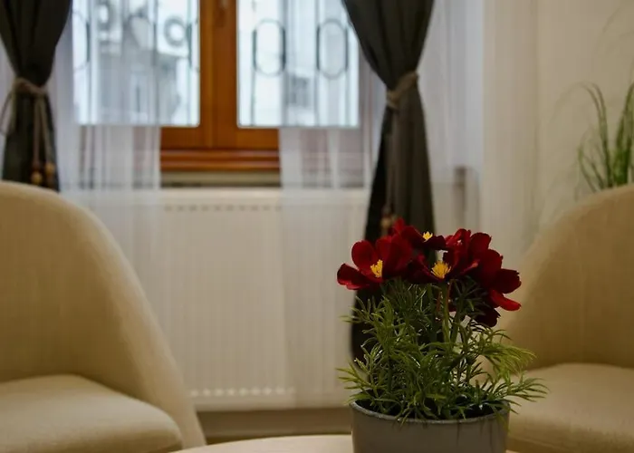 Standard Apartment By Hi5- Podmaniczky Street