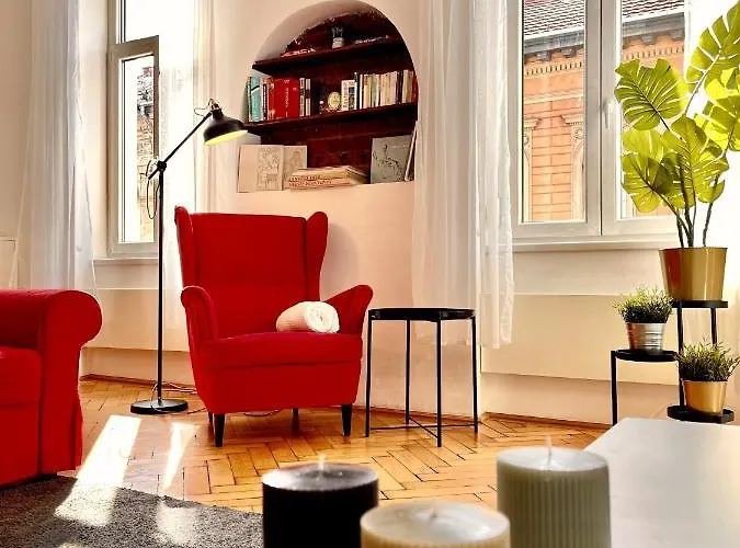 Eotvos 25 Apartment