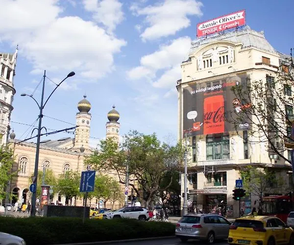 Luxury Downtown 3 Bedroom Apartment By Synagoge With Beautiful View
