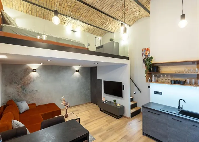 Parliament Dream Apartment!
