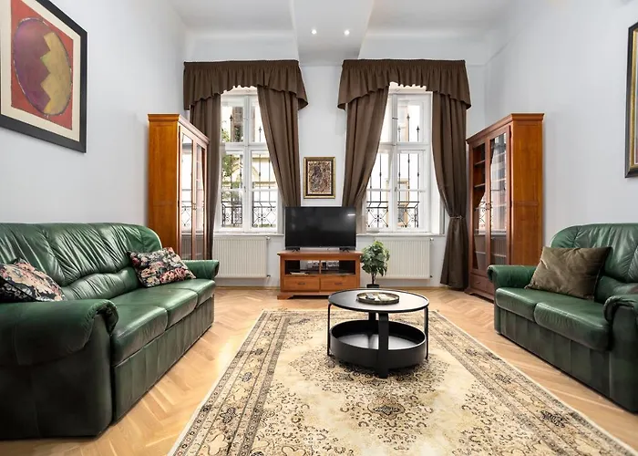 Emerald Suite At Budapest