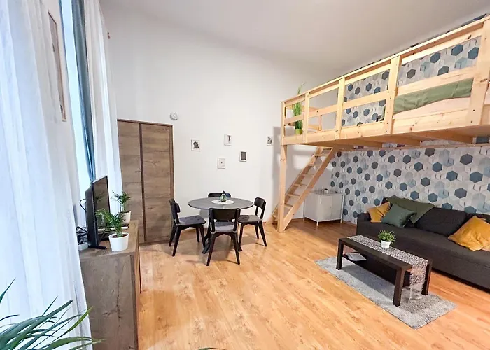 Colorful Apartment Next To Gozsdu And Synagogue