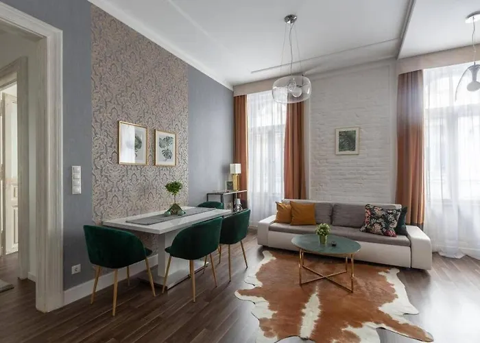 Chic, Captivating Space Near Opera House