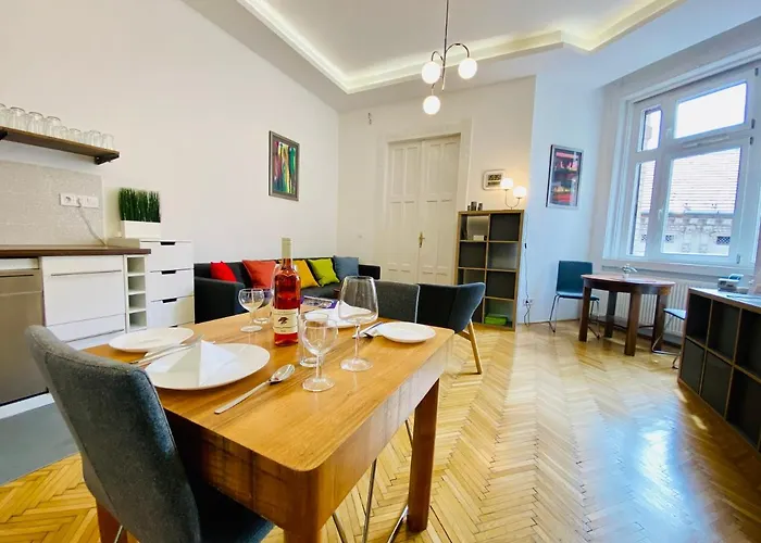 Spacious 4Br Oasis In Central Budapest - Bp Sky