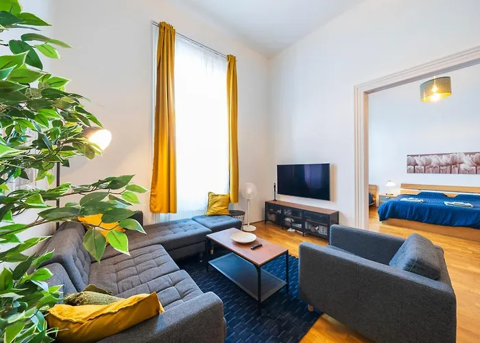 Shining Bright Two Bedroom Apt Next To Andrassy Ave