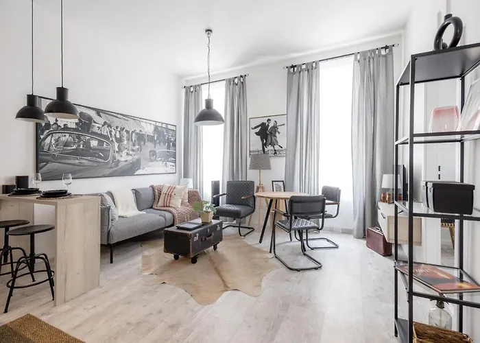 Two-Bedroom Apartment Next To Music Academy