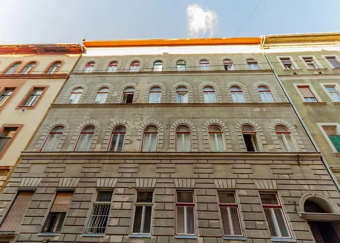 Cozy Nest By The Andrassy Avenue