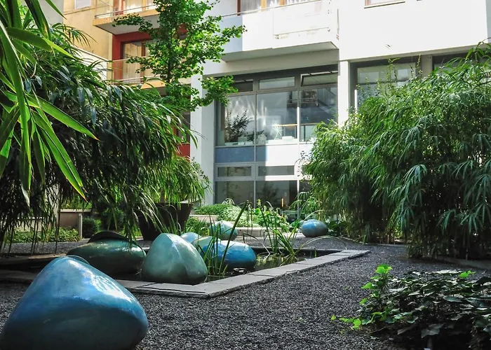 Urban Oasis With Free Parking