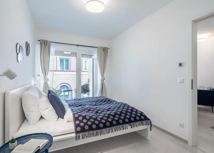 Modern Apt In Authentic Central Area