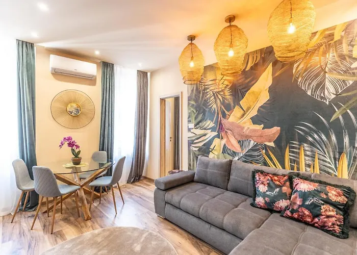 Jungle Apartment With 2 Bathrooms