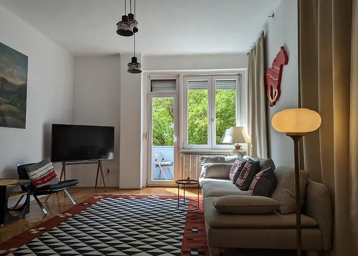Cozy Park Apartment