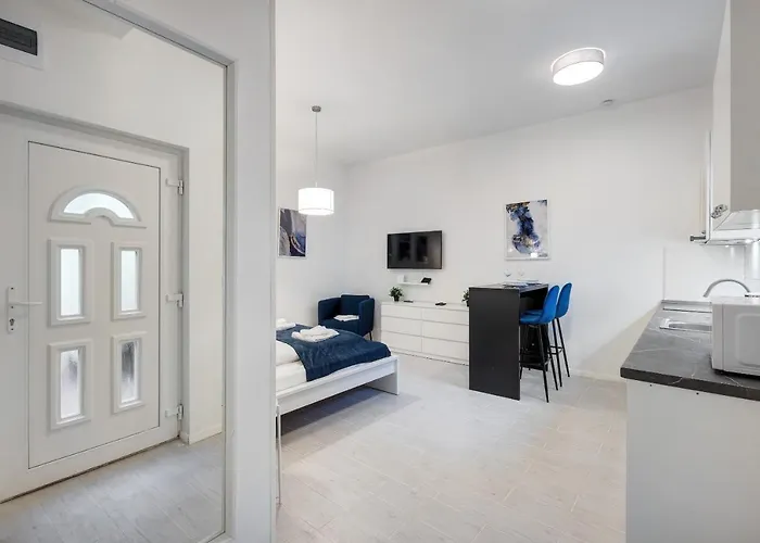 Modern Stay In Authentic Central Area