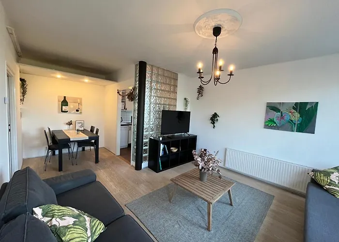 Castle View Apartment With Free Garage