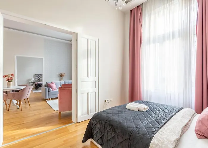 Luxury 3Bedrm 2Bathrm Apartment With Danube River View