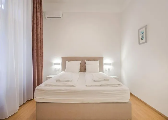 Klauzal Garden City Apartments- Studio K32