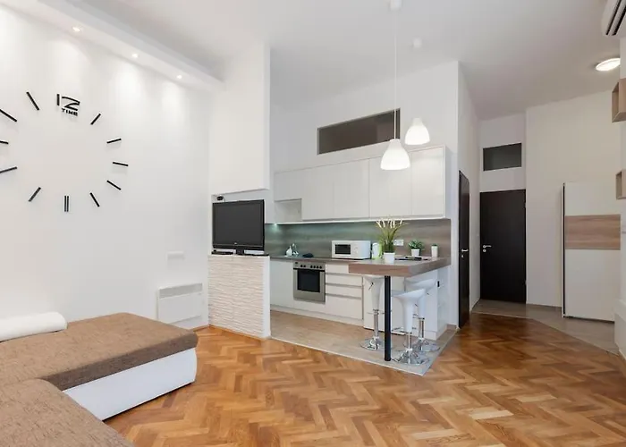 Szent Istvan Ter 4 Next To Basilica A 1 Bedroom