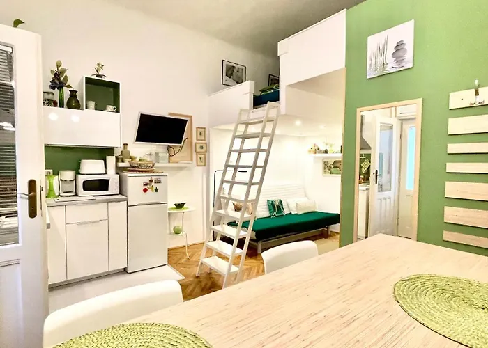 Green Pearl Apartment At St Stephen\' S Basilica