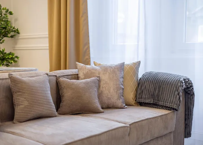 Exclusive & Prestigious Central Residence W/ Balcony