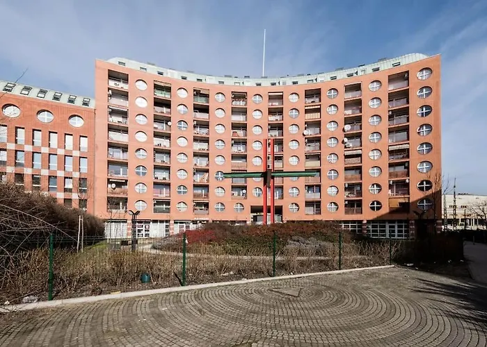 Orczy Forum Apartment With Free Parking