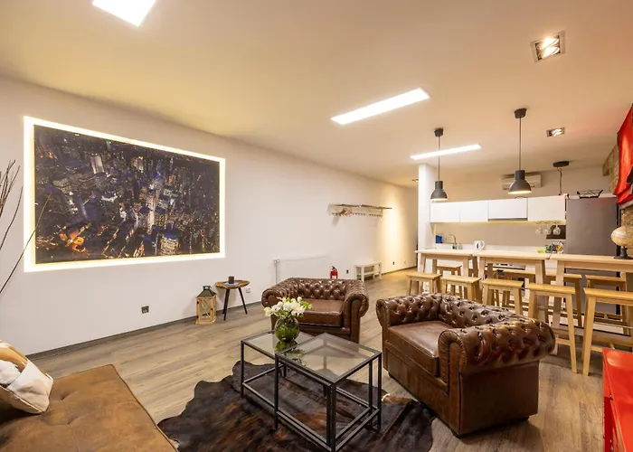 Deluxe Central Elizabeth Residence W/ 4Bedrm, 2Bathrm, 1Lvngrm